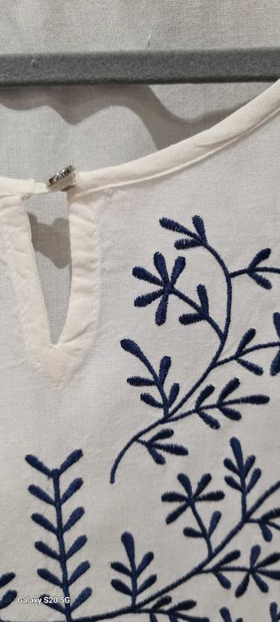 Bluzka biała z haftem, rozmiar 38, QUIOSQUE