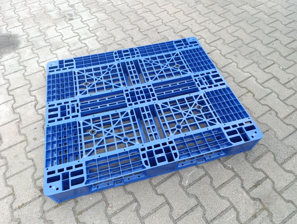 Palety plastikowe 110x110