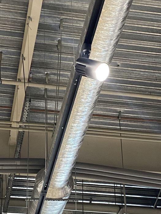 Трекові світильники для магазину