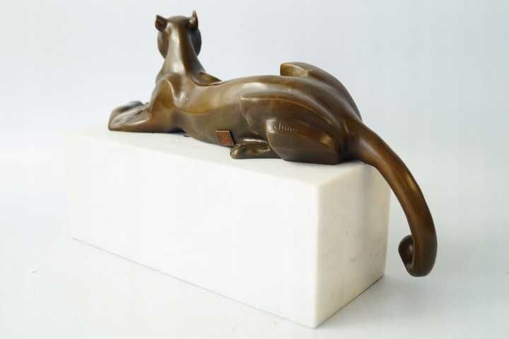 Leżąca pantera gepard figura z brązu rzeźba
