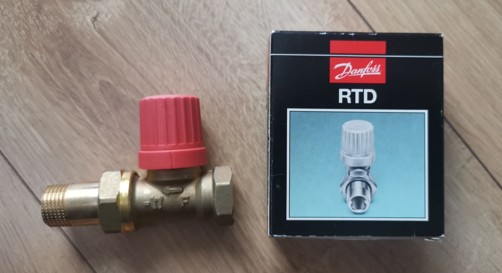 Zestaw 8 zaworów Danfoss RTD-N 15 1/2