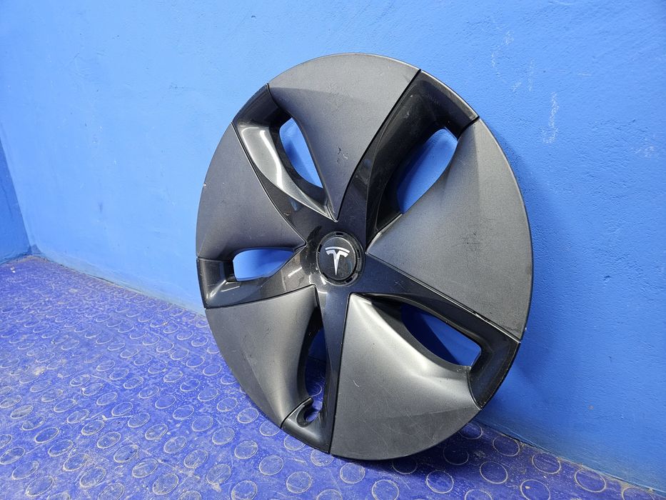 KOŁPAK szary 18" TESLA oryginał dekielek
