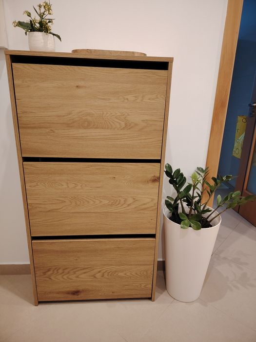 Sapateira alta em madeira