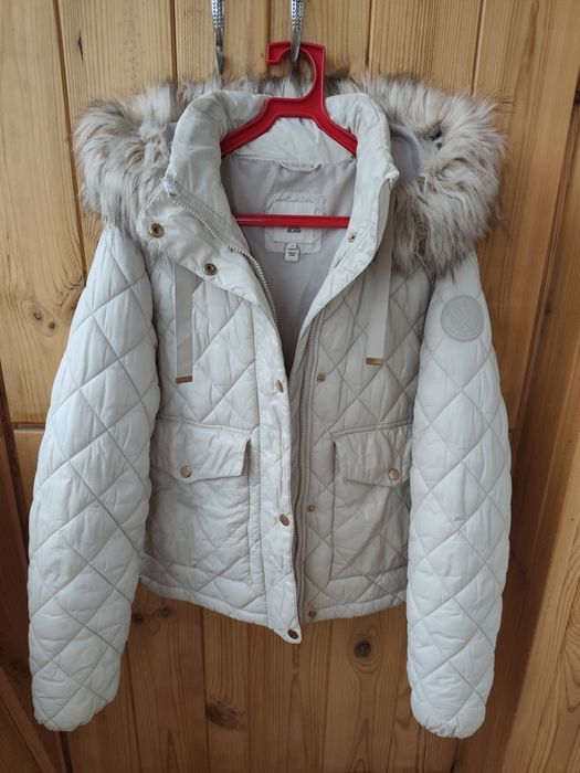 Молочная стеганная курточка