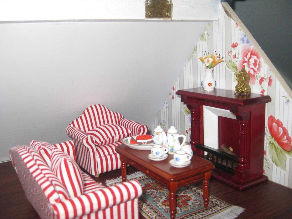 CASA DE BONECAS ELETRIFICADA