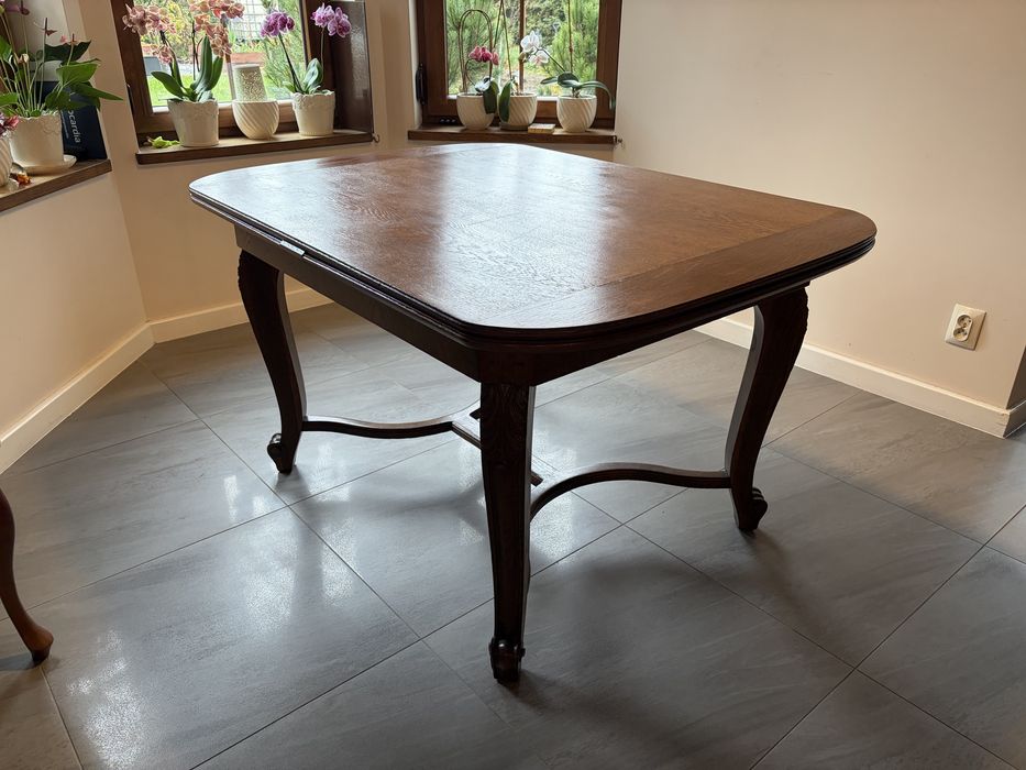 Stół rozkladany, uzywany w idealnym stanie.