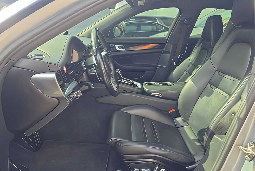 Porsche Panamera      2018