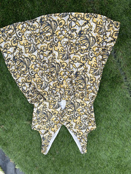 Vestido amarelo estampado