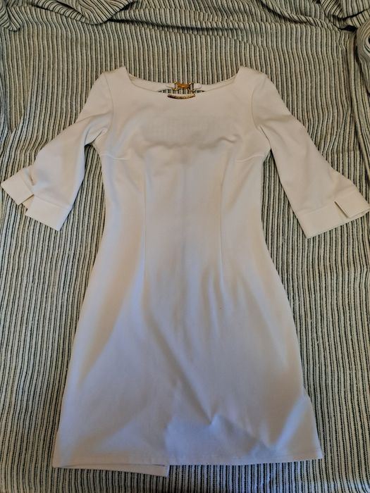 Біла сукня з блискавкою