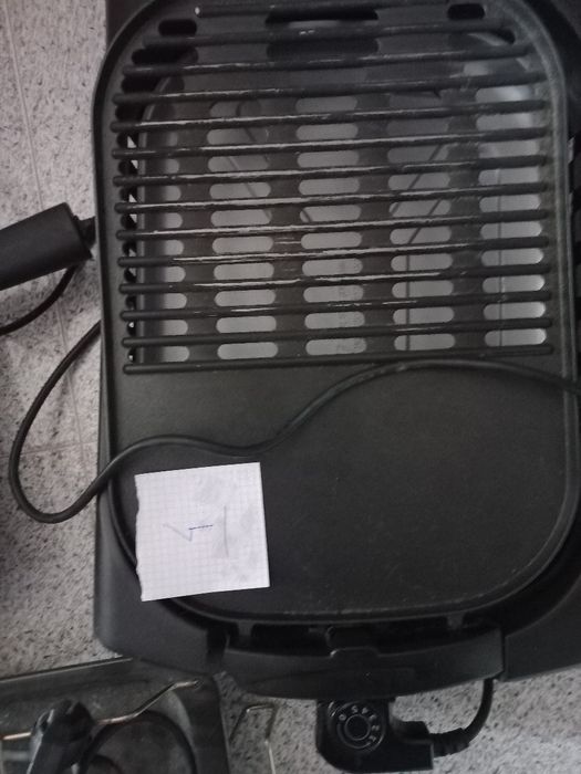 Vários grelhadores elétricos