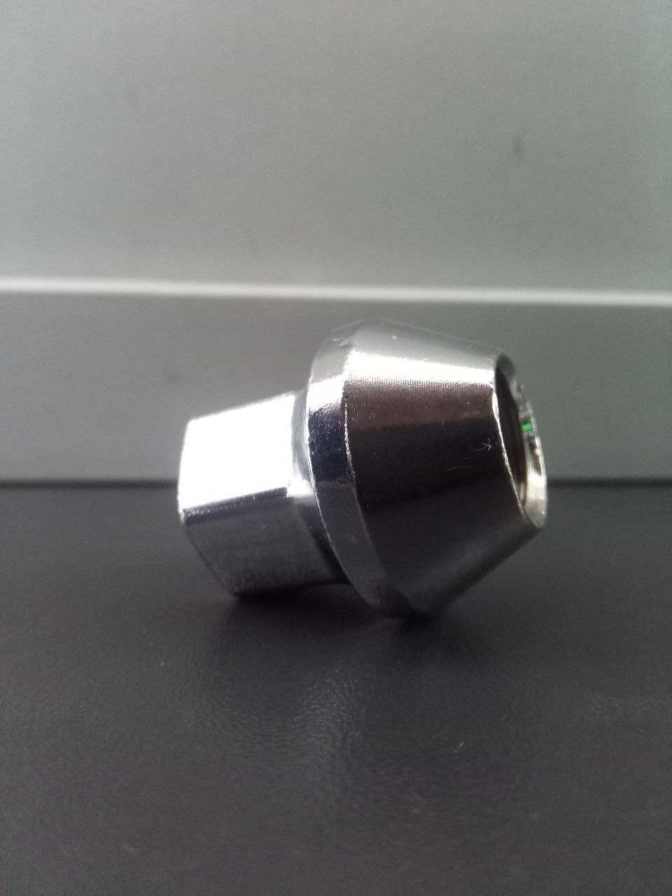 Гайки 12x1.5 с увеличенным конусом. Колесные гайки на Ford.