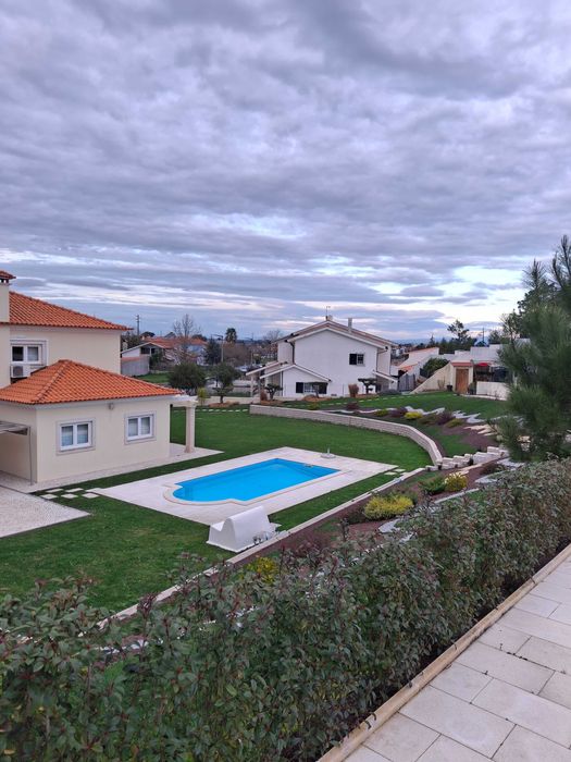 Moradia T4, em zona nobre e sossegada de Cantanhede