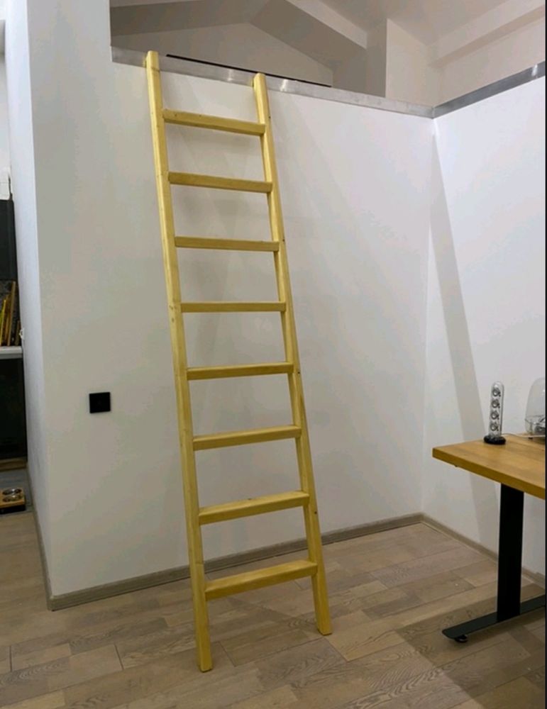 Приставная деревянная лестница.(Драбина)