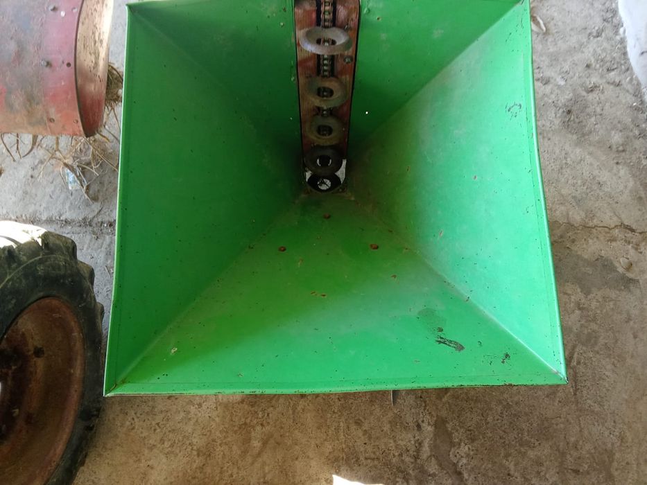 Продам картопелесаджалку для мотоблока