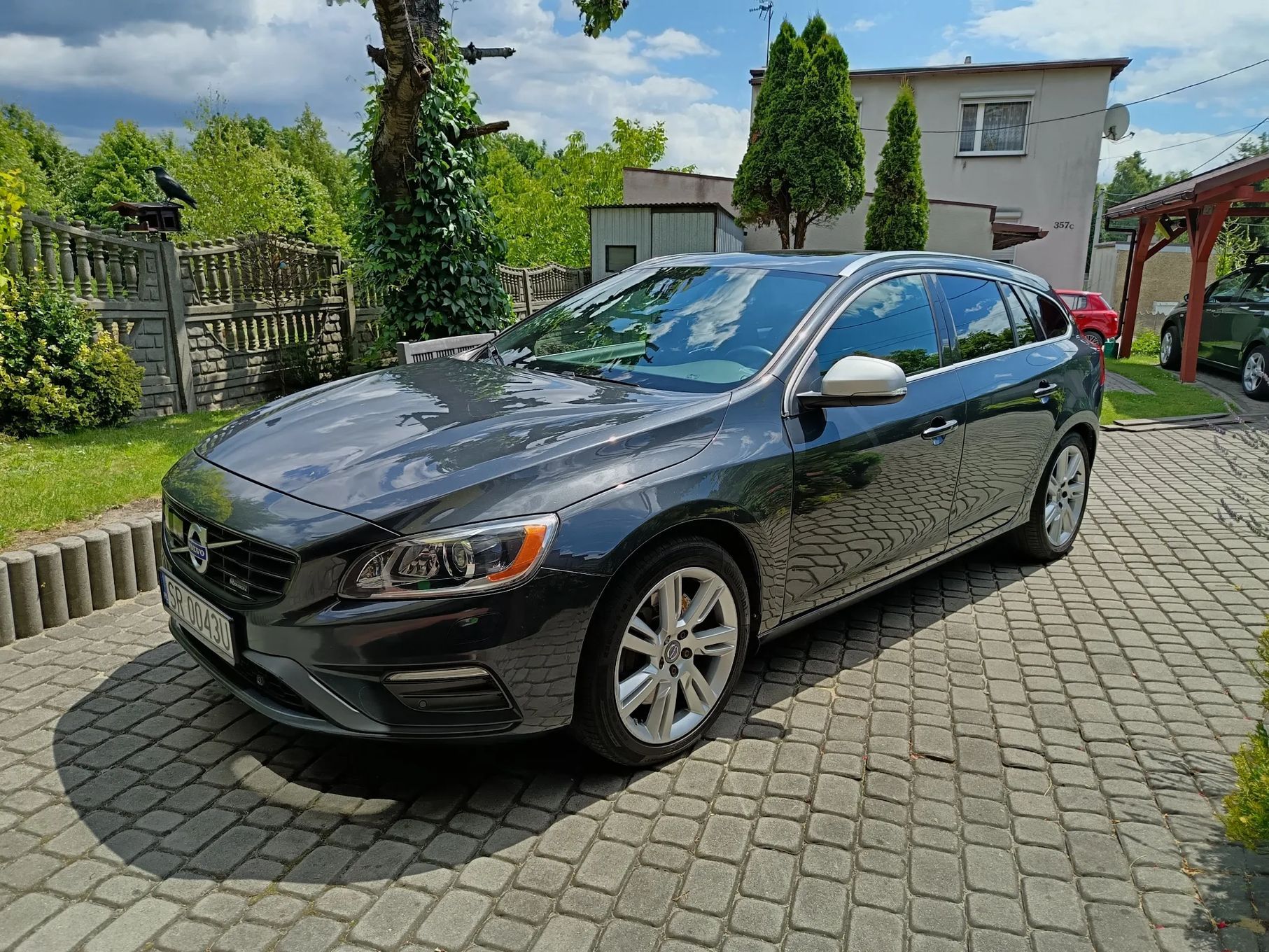 Volvo V60 3.0 T6 AWD 329 KM R-Design Platinum