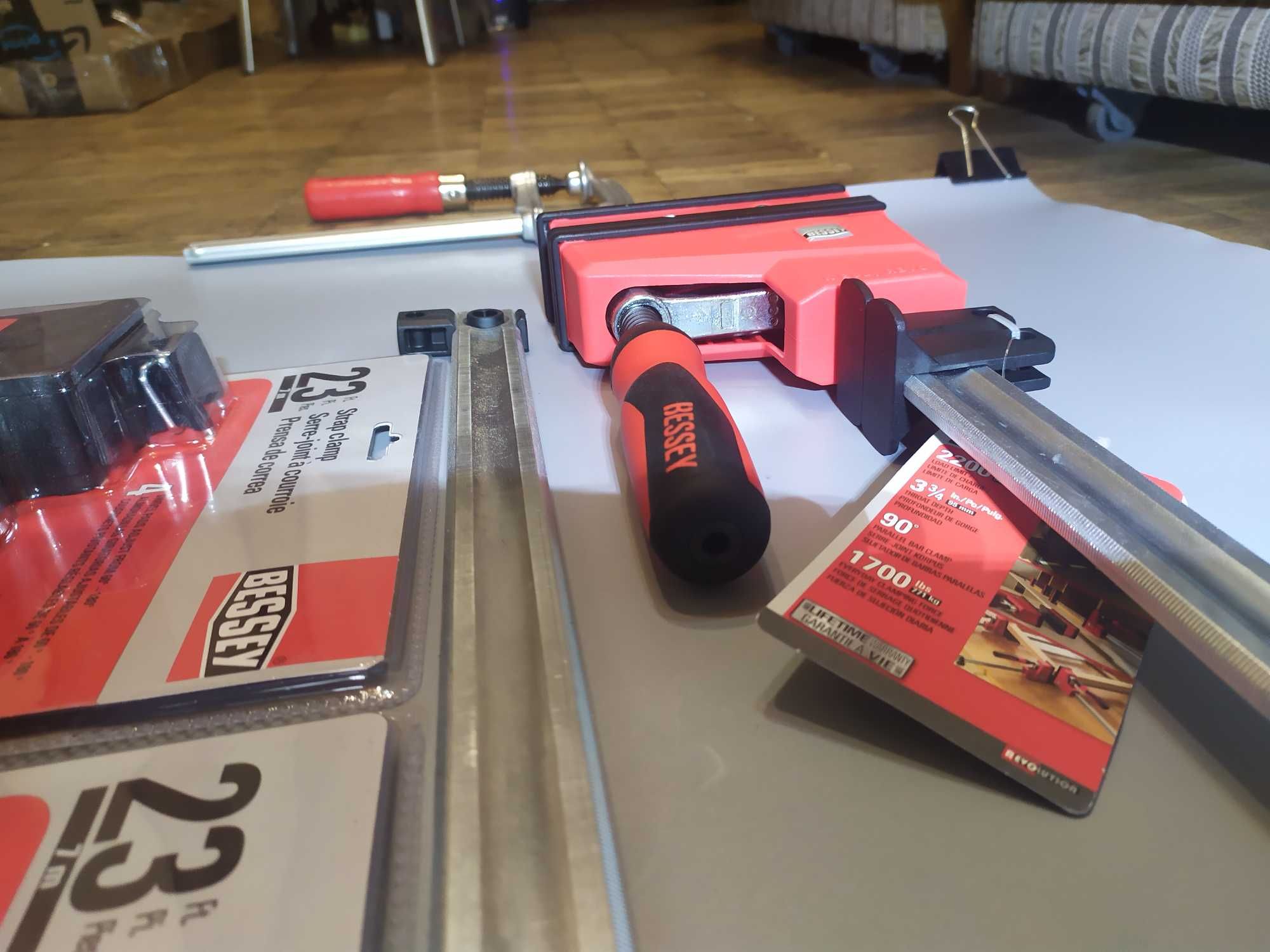 Cтрічкові та корпусні струбцини німецької фірми Bessey