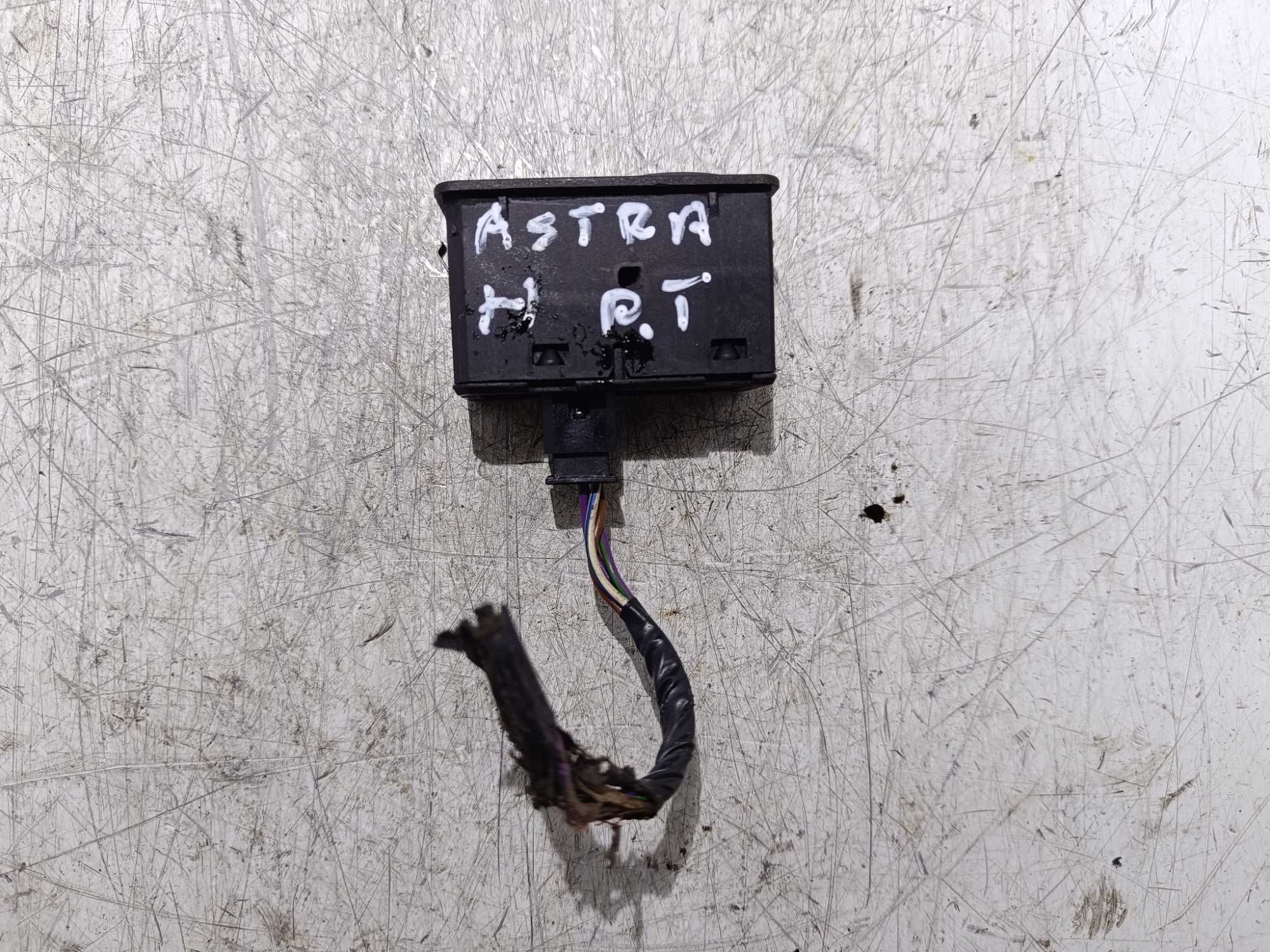 Przełącznik szyby prawy tył ASTRA H