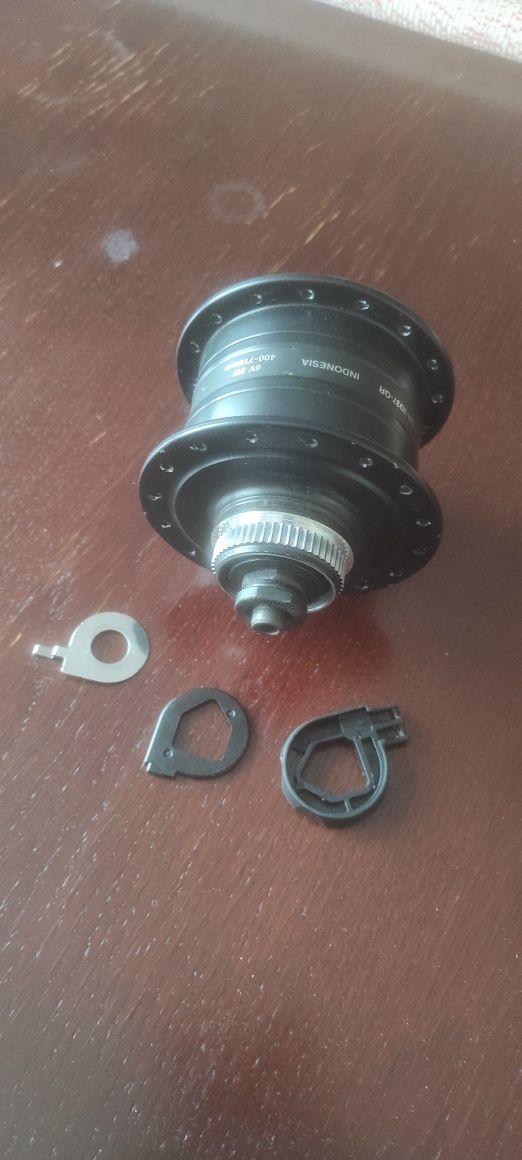 USZKODZONA Piasta  przednia z dynamem Shimano  DH-3D37-QR Centerlock 3