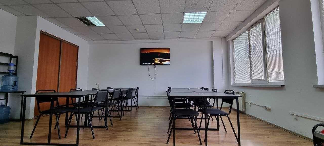 Оренда офісу 42 кв.м. у бізнес-центрі пр. Чорновола біля ТЦ Ашан