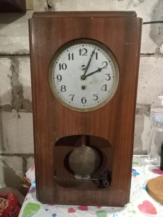 Продам часи маятникові настінні