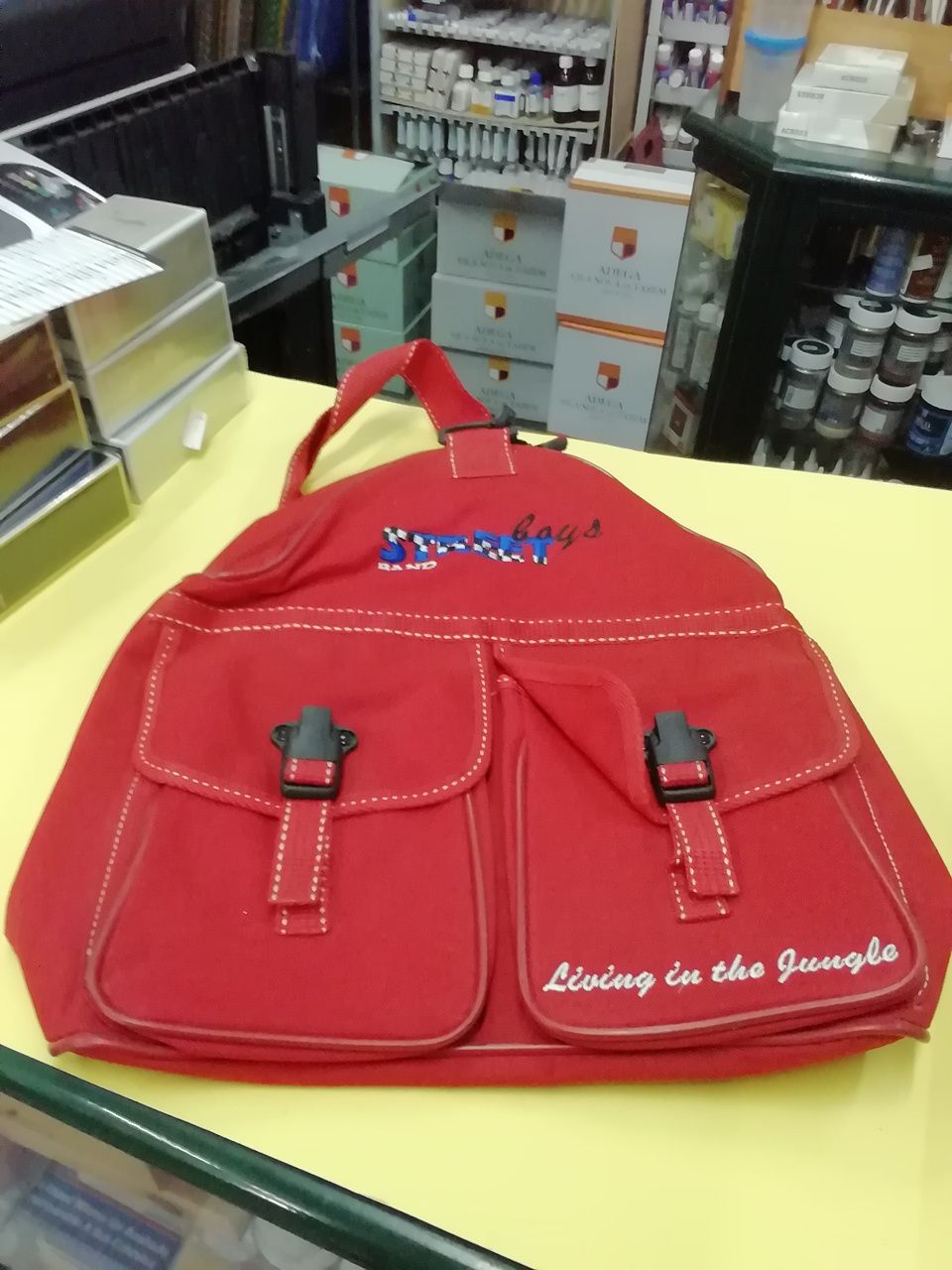 Mochila vermelha nova