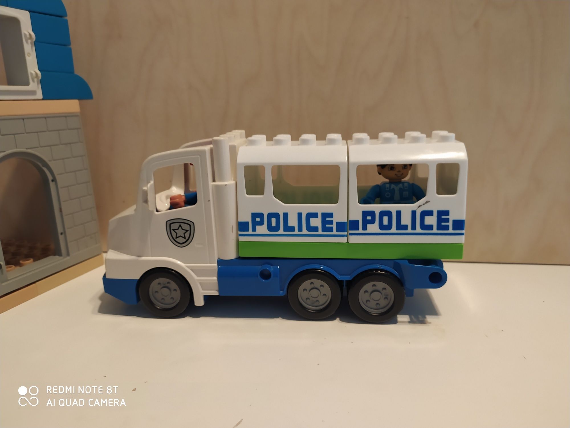 Komisariat policji klocki ala lego duplo i pojazd duplo