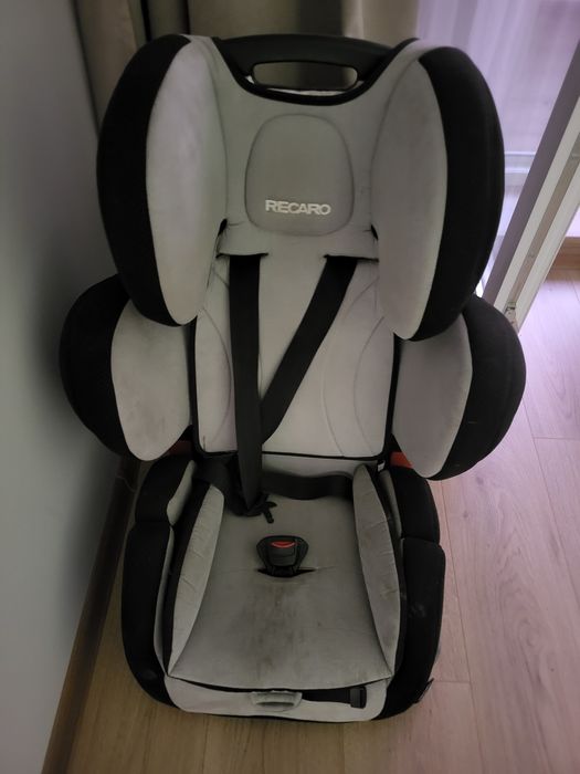 Автомобільне дитяче кріслофірми recaro в ідеальному стані,  майже нове