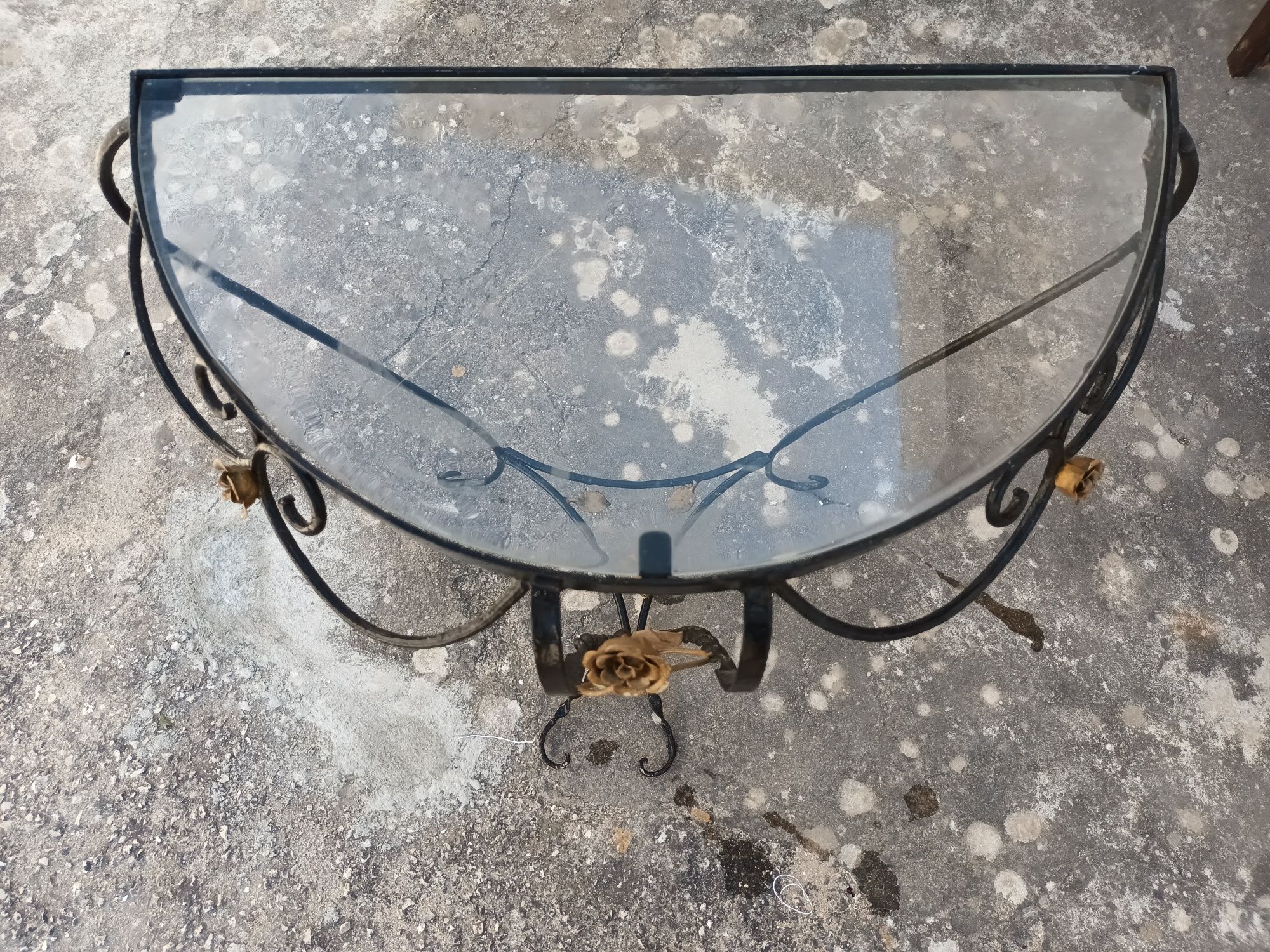 Conjunto de mesa meia lua e bengaleiro em ferro forjado vintage