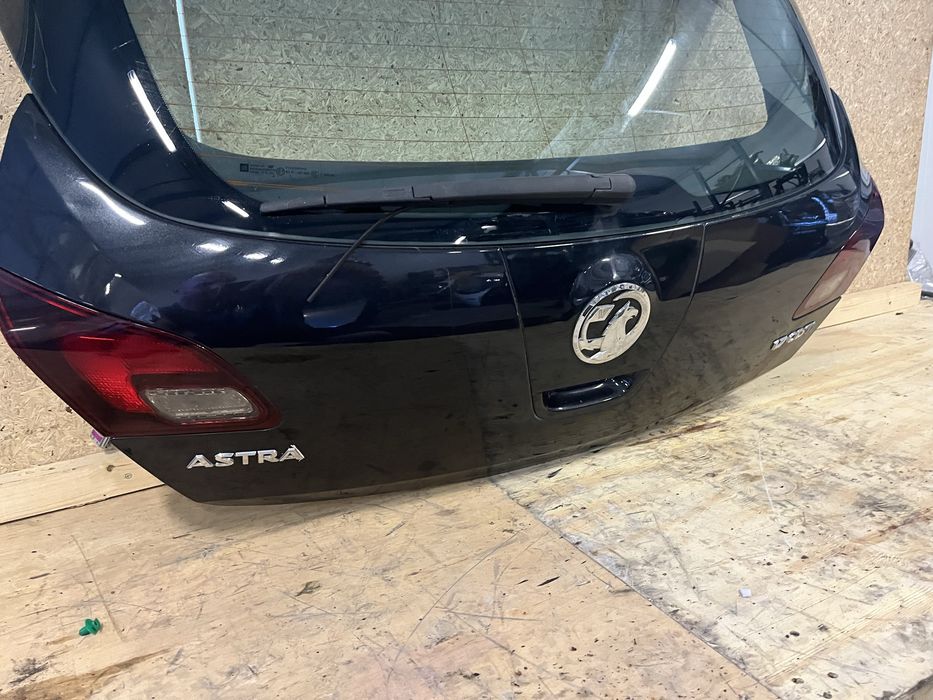 Opel astra j tylna klapa