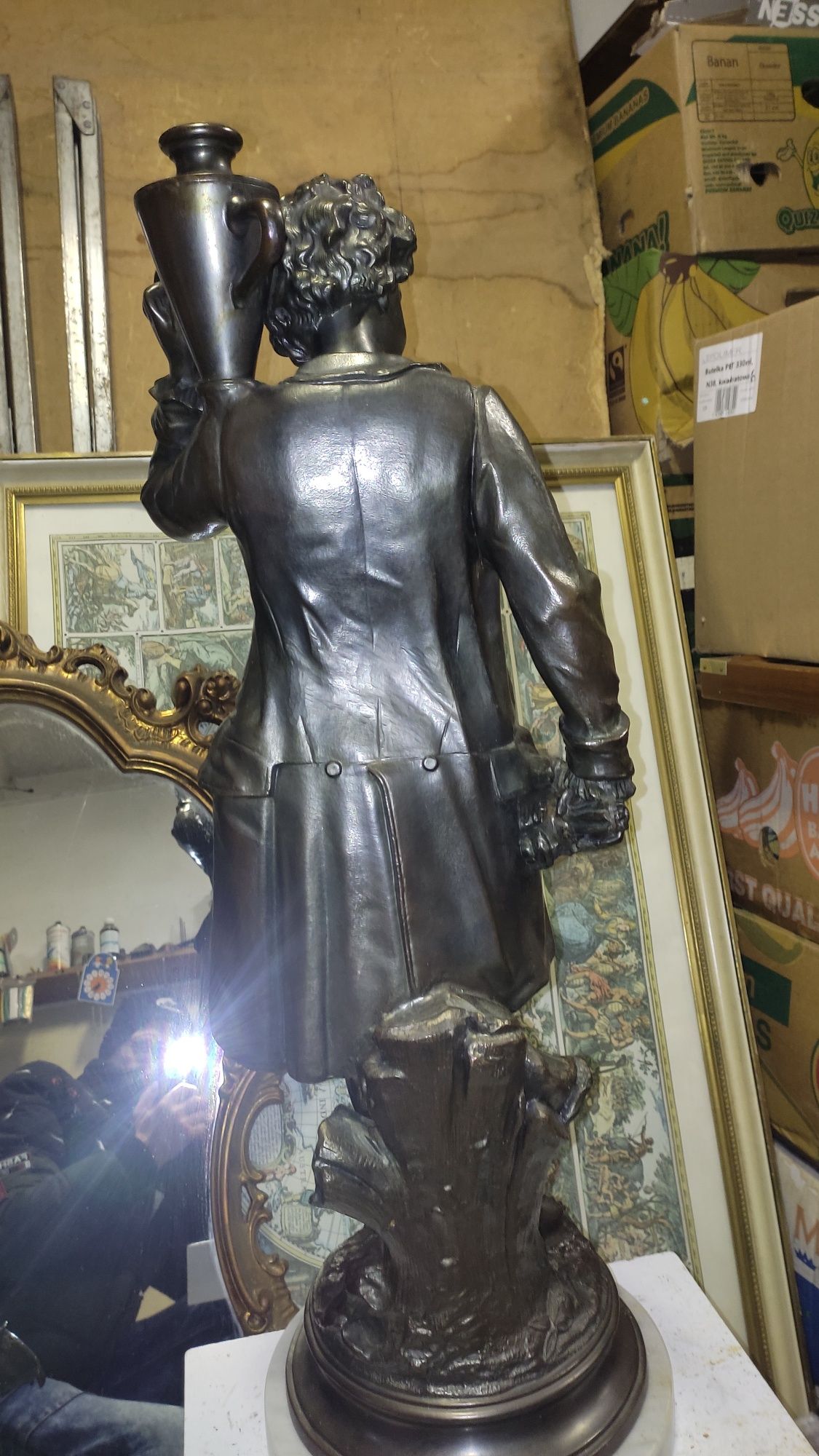 Stara duża ciężka figura z brązu
