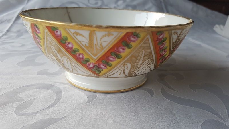 Fina porcelana pintada à mão, Baviera séc XIX, chávenas, pratos, taça