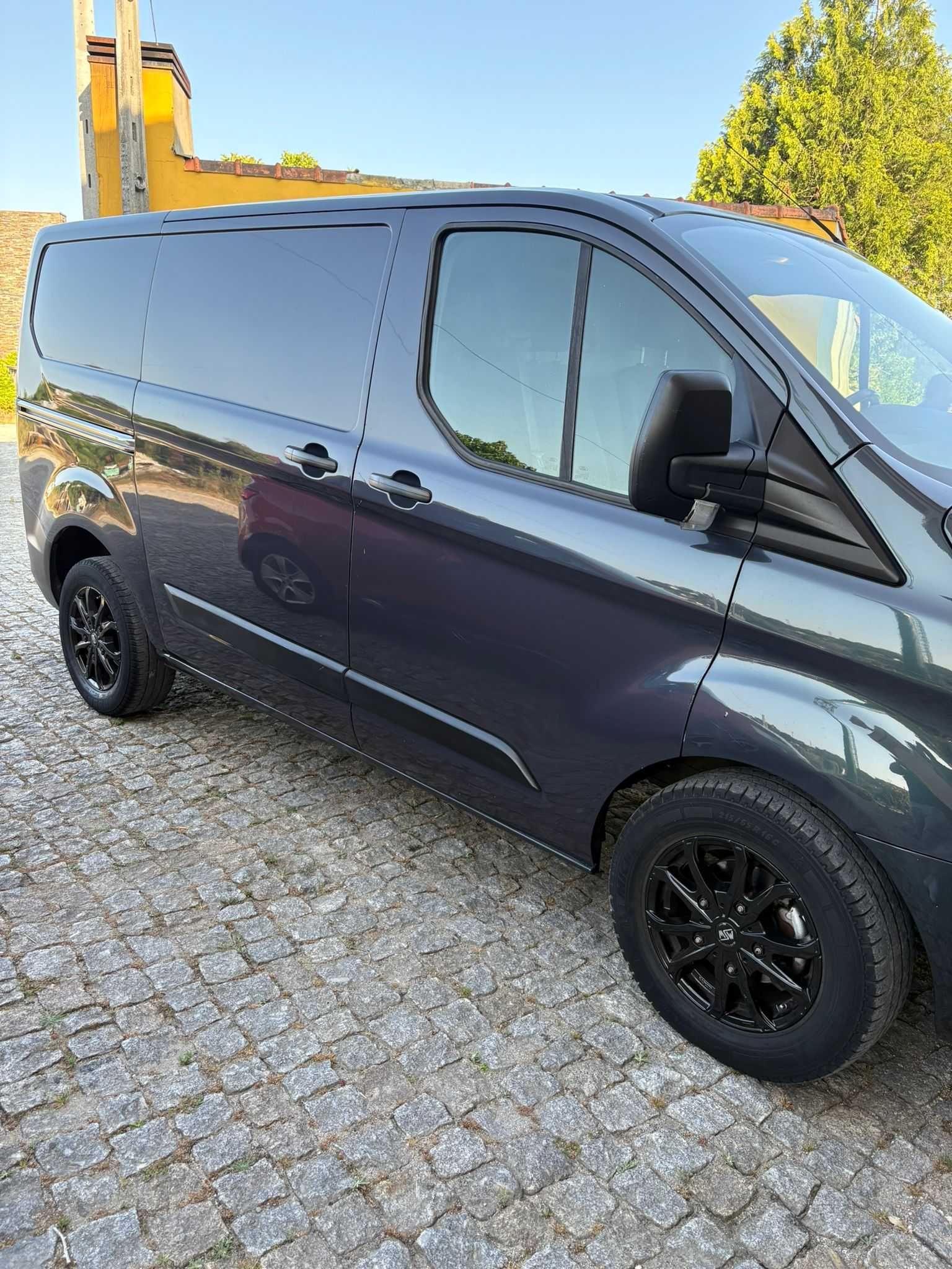 Ford Custom - viatura usada