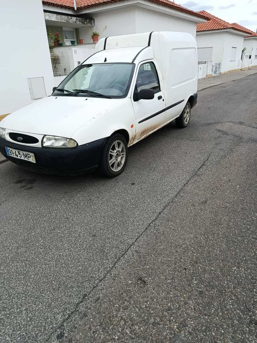Ford Courier negociável