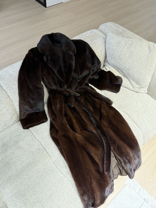 Розкішна довга коричнева норкова шуба мидт