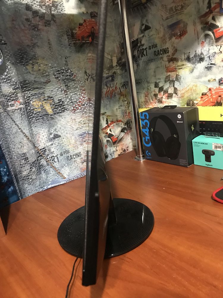 Монитор Acer полностью цел только розбита матрица