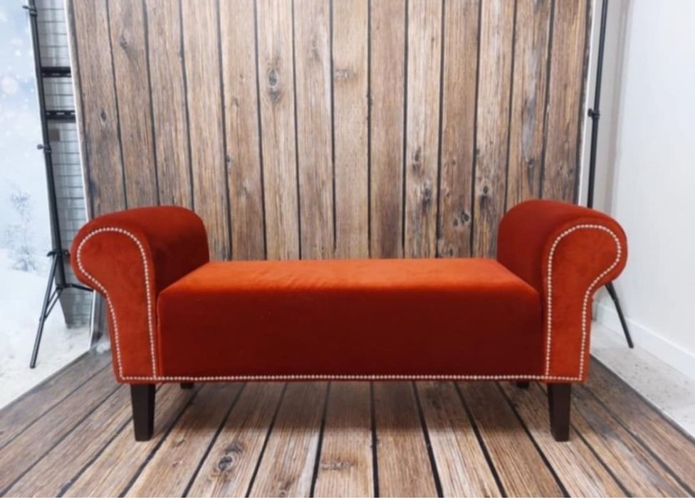 Siedzenie czerwone eleganckie sesja świąteczna