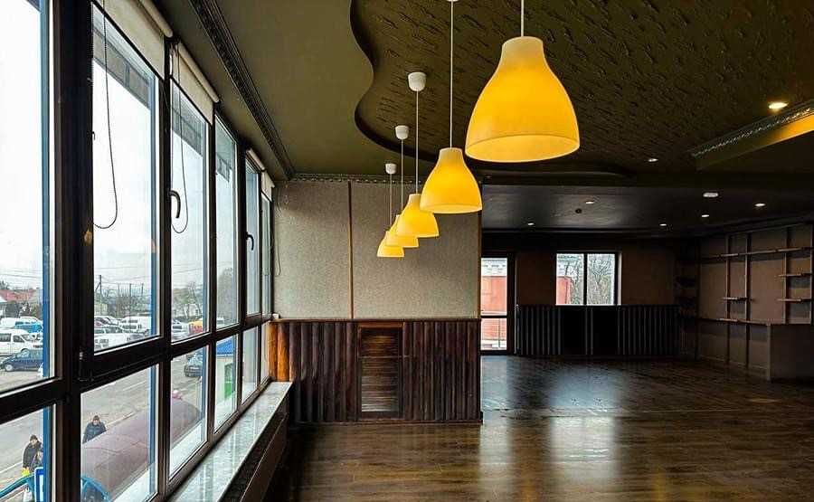 Продам велике комерційне окремостояче приміщення, м Нововолинськ