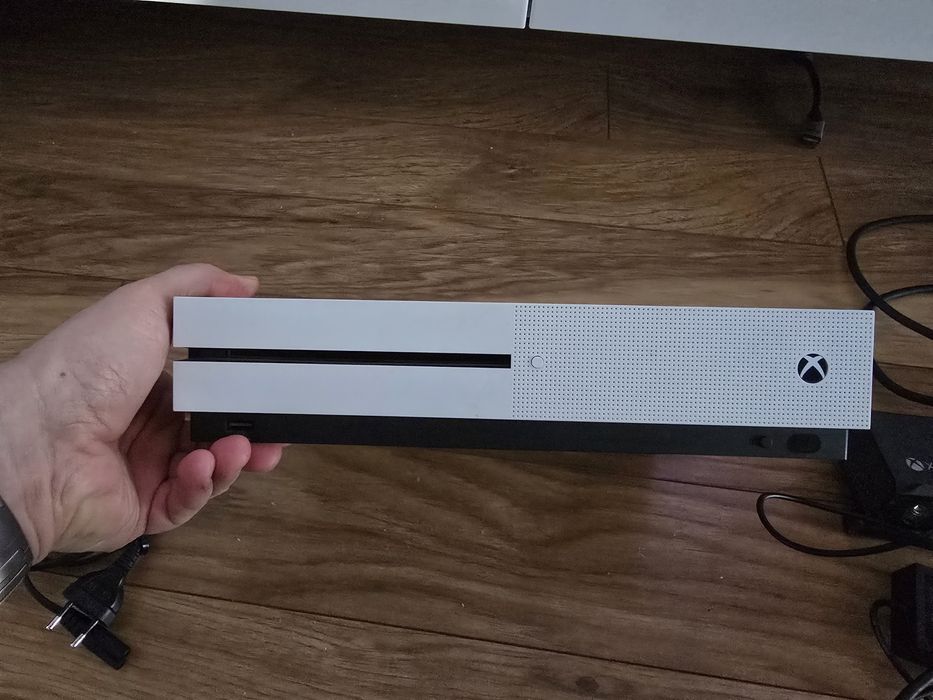 Xbox one s + Kinect