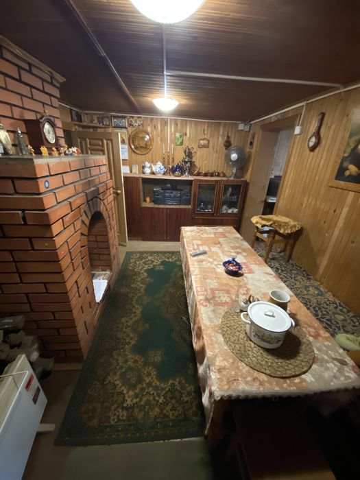 Земельна ділянка 1,05 Га, з будинками, фасад траси, 20 км. від міста.