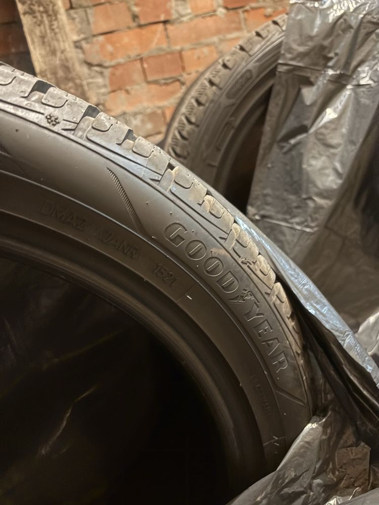 Opony zimowe Goodyear 245/45/19 super stan 102v
