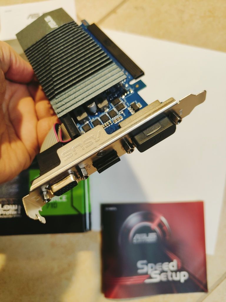 Gráfica GeForce GT 710 impecável
