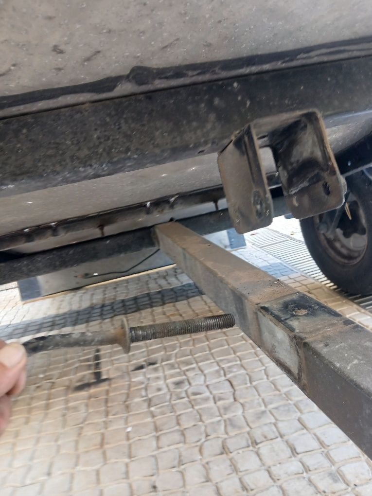 Atrelado em chapa de alumínio basculante