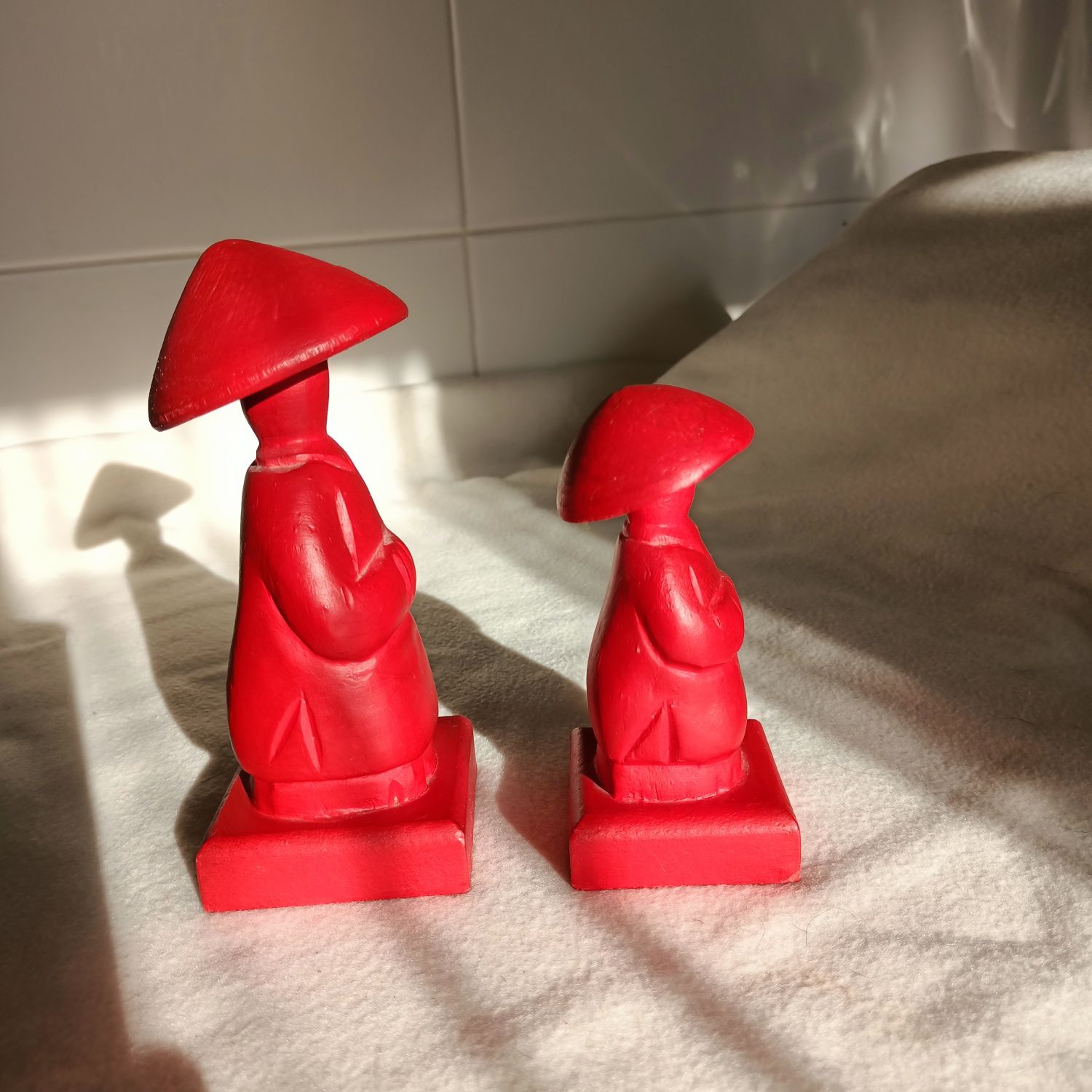 Figurki drewniane czerwone