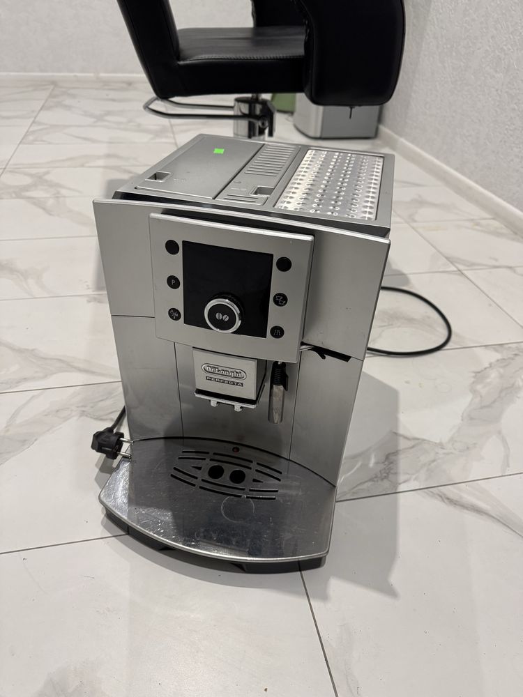 Кавова машинка Кавоварка Delonghi Perfecta