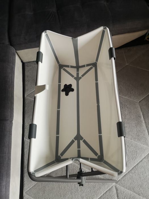Wanienka Stokke ze stelażem i wkładką