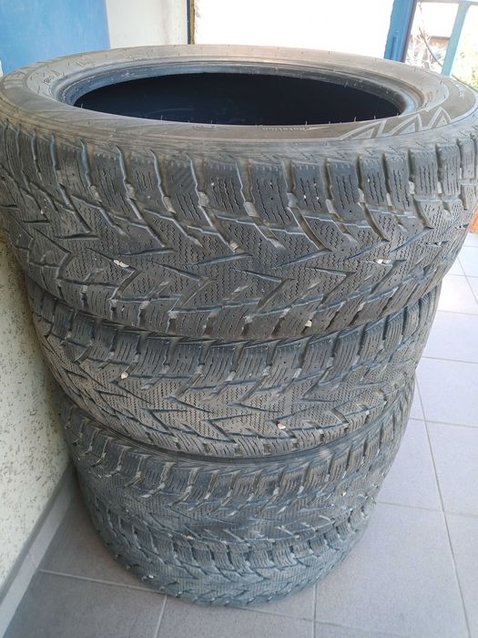 Продам зимову гуму NEXEN 235/55 R19