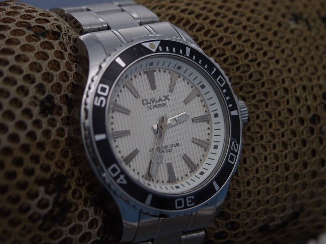 zegarek OMAX ładny stalowy duży