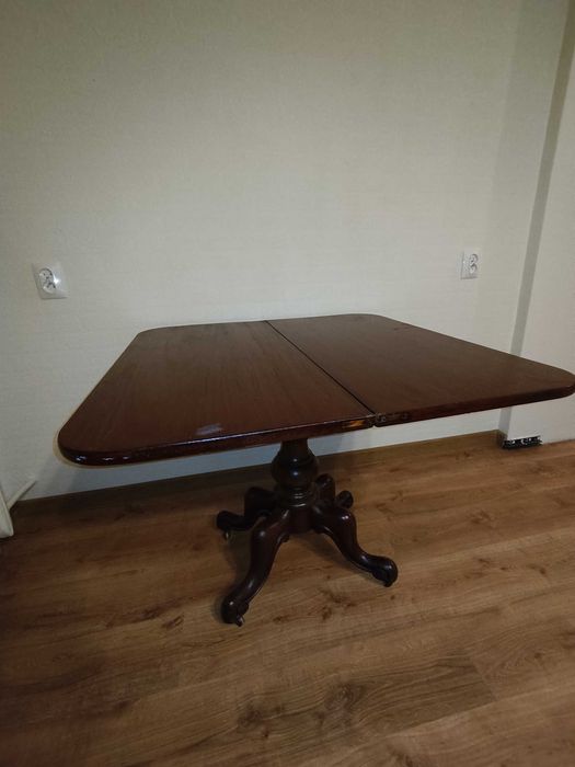 Stary stolik karciany z rozkładanym blatem