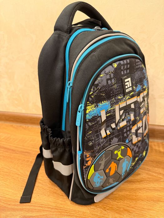 Продам шкільний портфель Kite