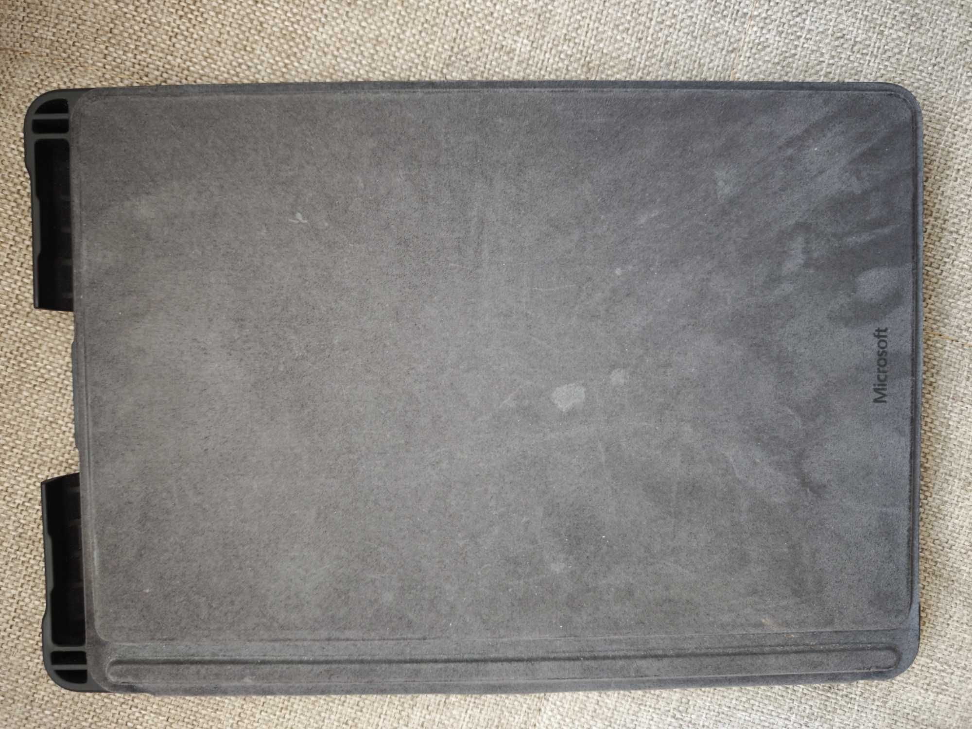 Tablet Microsoft Surface GO 1824 + etui z klawiaturą